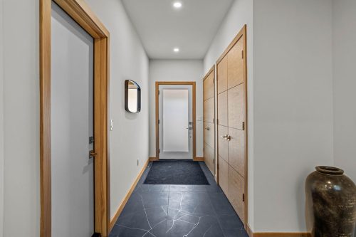 288A Three Sisters Drive front entrance foyer