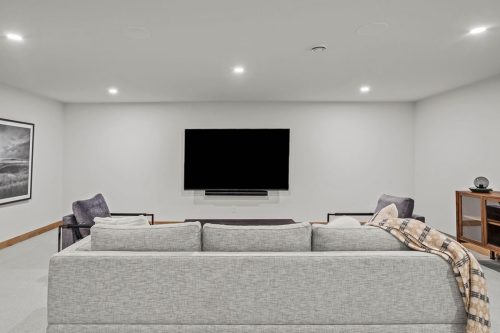 288A Three Sisters Drive TV room TV wall