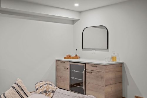 288A Three Sisters Drive living room bar