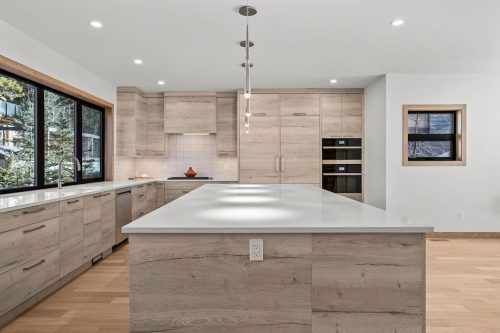 288A Three Sisters Drive kitchen island