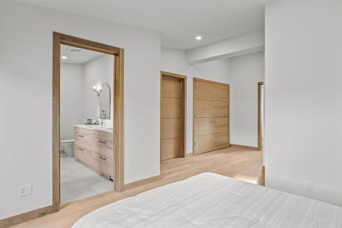 288A Three Sisters Drive main bedroom