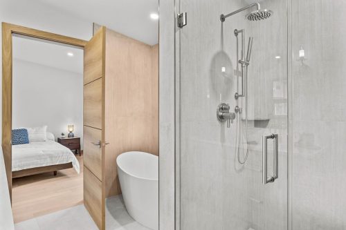 288A Three Sisters Drive main bedroom ensuite shower and soaker tub