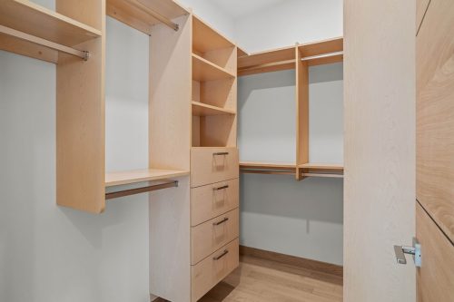 288A Three Sisters Drive main bedroom walk-in closet